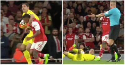 Aston Villa - Gabriel Jesus - Aaron Ramsdale - Bernd Leno - Arsenal 2-1 Villa: Emi Martinez won foul after putting Gabriel Jesus in headlock - givemesport.com - Argentina -  Martinez