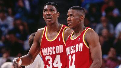NBA champ says he almost stabbed teammate Hakeem Olajuwon in locker room fight