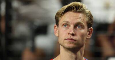 Where Manchester United stand on Frenkie de Jong amid reports he prefers Chelsea