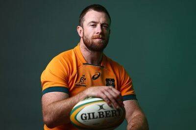 Holloway handed Wallabies debut as Rennie makes 7 changes