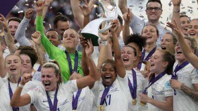 US stay atop FIFA women's rankings; Canada at No. 7