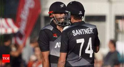 Daryl Mitchell - Martin Guptill - Bas De-Leede - Skipper Santner leads New Zealand to T20 sweep against Dutch - timesofindia.indiatimes.com - Netherlands - Scotland - Ireland - New Zealand - Jamaica -  Hague