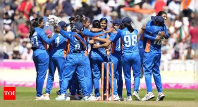 Nat Sciver - Sophie Ecclestone - CWG 2022: Elegant Smriti Mandhana, brilliant Sneh Rana take Indian women's cricket team to T20 final - timesofindia.indiatimes.com - India