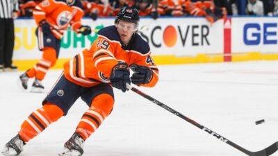 Oilers sign Benson to one-year, two-way extension
