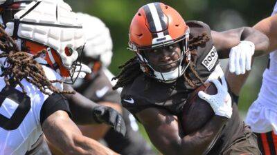 Deshaun Watson - Kevin Stefanski - Nick Chubb - Browns RB Hunt sits out drills in protest, wants extension - tsn.ca - county Brown - county Cleveland -  Kansas City - state Ohio - county Ford -  Cincinnati