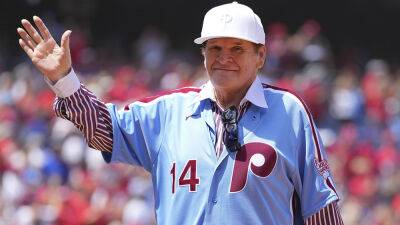 Pete Rose gets standing ovation as Phillies celebrate 1980 World Series team