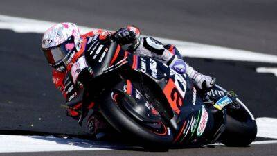 Aprilia's Espargaro raced in Britain with fractured heel