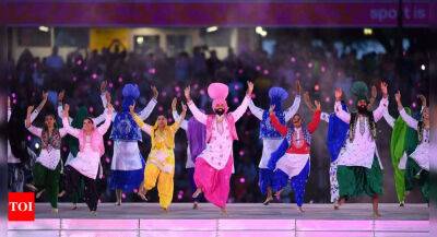 Musical evening with Bhangra and power-packed performance from ‘Apache Indian' marked the closing ceremony of Commonwealth Games