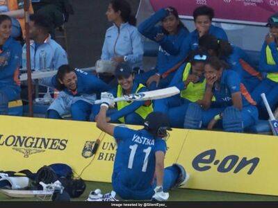 Watch: Yastika Bhatia Falls Awkwardly During CWG 2022 Final, Sends Indian Teammates In Splits