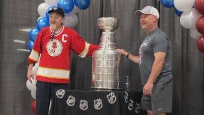 Stanley Cup makes its way to Innisfail, Alta., hometown of Colorado Avalanche assistant coach