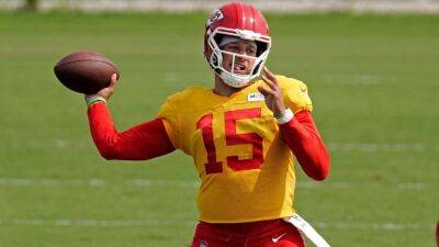 Patrick Mahomes - A.J.Brown - NFL training camp 2022 live - Patrick Mahomes and other QBs work on receiver connections; Baltimore Ravens' J.K. Dobbins activated - espn.com - Washington - New York - Los Angeles - state Tennessee - county Thomas - county Logan -  Baltimore -  Washington