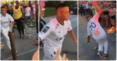 Alexis Sanchez - Inter Milan - Alexis Sanchez nearly injured himself when meeting Marseille fans - givemesport.com - Manchester - France - Italy -  Sanchez - Chile