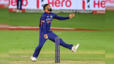 "This Is A Rare View": Twitter Stunned As Virat Kohli Bowls After 6 Years In Asia Cup Match vs Hong Kong