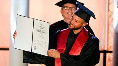 Steph Curry - Stephen Curry - Steph Curry graduates, has number retired as he's inducted into Davidson College's Hall of Fame - edition.cnn.com - county Davidson