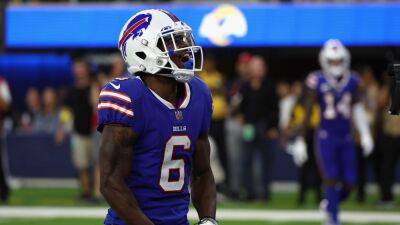 Bills' Isaiah McKenzie does gender reveal touchdown celebration for sister in win over Rams