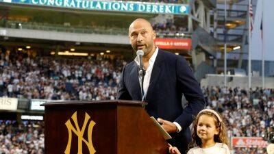 Derek Jeter showered with cheers during Yankees' Hall of Fame tribute: 'It feels good to be back'