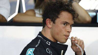 De Vries makes F1 debut after Albon is taken ill