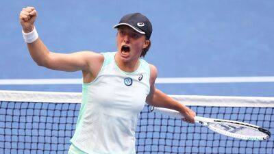 US Open 2022: Top-ranked Iga Swiatek wins in Queens for first time in straight sets