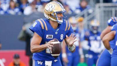 Collaros throws 4 TDs as Blue Bombers dominate Roughriders in Banjo Bowl - cbc.ca