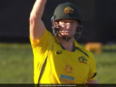 Watch: Steve Smith Shows Great Game Awareness, Slogs Jimmy Neesham Knowing Delivery Would Be No-Ball