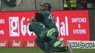 Watch: Catch Opportunity Turns Into A 6 For Sri Lanka As Pakistan Fielders Collide
