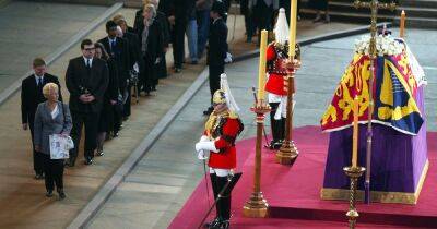 queen Elizabeth - Mourners warned they may queue for 12 hours to see the Queen lying in state as millions expected to turn out - manchestereveningnews.co.uk - Britain - county Hall -  Rome