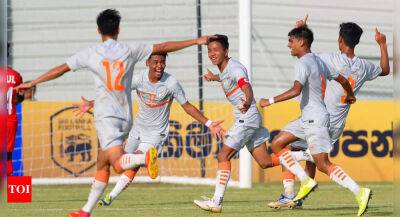 India pip Bangladesh, book spot in SAFF U-17 Championship final - timesofindia.indiatimes.com - India - Bangladesh
