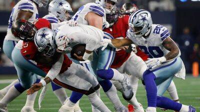 Ex-Cowboys star trends on social media after Dak Prescott goes down with thumb injury