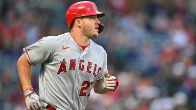 Angels' Mike Trout homers in 7th straight game, 1 shy of MLB record