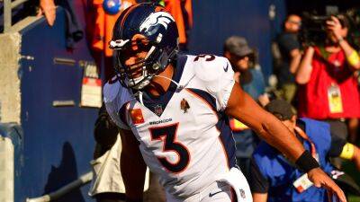 Russell Wilson faces loud boos from Seattle crowd as he makes Broncos debut