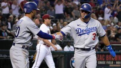 Cody Bellinger - Los Angeles Dodgers heading to postseason for 10th straight time as MLB's error only briefly postpones clincher - espn.com - Los Angeles -  Los Angeles - state Arizona - county Anderson - county Tyler - county St. Louis -  Milwaukee