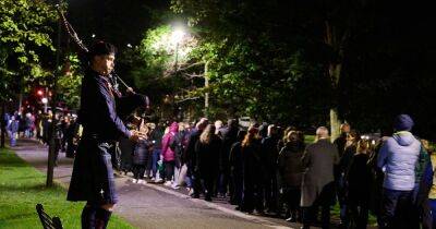 'Tens of thousands' of mourners in Edinburgh to pay respect to the Queen with queues overnight - manchestereveningnews.co.uk - Scotland - Australia