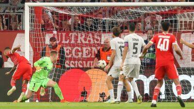 Lewandowski's return soured as Bayern beat Barca