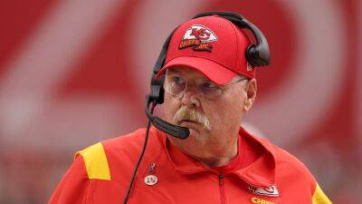 Andy Reid blames pair of Chiefs' injuries on Cardinals' field: 'It's not an excuse'
