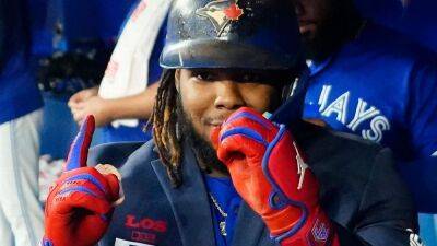 Toronto Blue Jays star Vladimir Guerrero Jr., 23, hits 100th career home run, will give ball to father