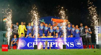 India sweep past 10-man Nepal to win SAFF U-17 football championship - timesofindia.indiatimes.com - India - Nepal