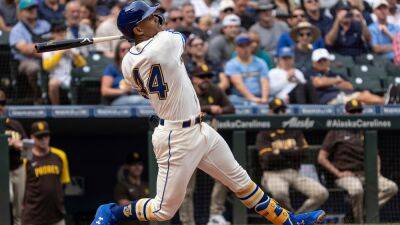 Mariners' Julio Rodríguez etches his name in history books with homer, stolen base vs Padres