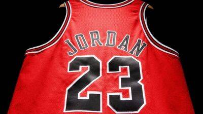 Diego Maradona - Michael Jordan - Michael Jordan 'Last Dance' jersey from 1998 NBA Finals sells for record $10.1 million at auction - espn.com -  Chicago - Jordan - state Utah - Jersey
