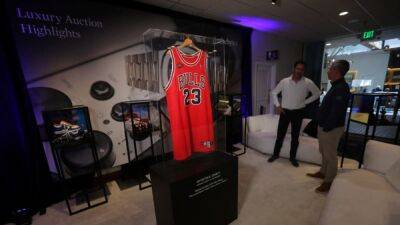 Diego Maradona - Michael Jordan - NBA-Jordan's 'Last Dance' jersey sells for record $10.1 million - channelnewsasia.com - Argentina -  Chicago - Los Angeles - Jordan