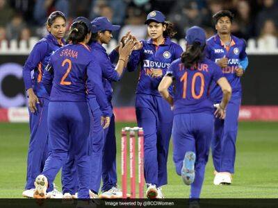 Amy Jones - Danni Wyatt - Sophie Ecclestone - Sophia Dunkley - Harmanpreet Kaur - Radha Yadav - Alice Capsey - ENG vs IND: England Women Beat India By 7 Wickets In 3rd T20I; Seal Series 2-1 - sports.ndtv.com - India
