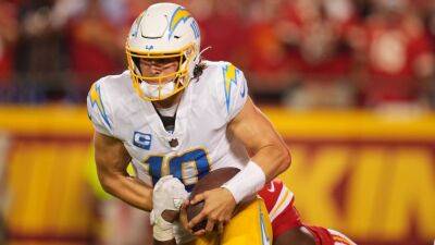 Los Angeles Chargers' Justin Herbert suffers rib injury in loss to Kansas City Chiefs, undergoes X-rays