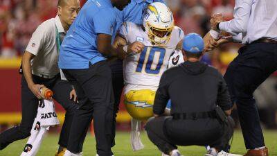 Justin Herbert - Charlie Riedel - Chargers' Brandon Staley praises Justin Herbert after gritty performance, gives injury update - foxnews.com - Los Angeles -  Los Angeles - state Missouri