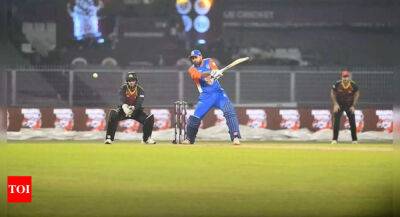 Jacques Kallis - Daniel Vettori - Yusuf Pathan - Yusuf Pathan stars as India Maharajas win charity match - timesofindia.indiatimes.com - Australia - India -  Hyderabad