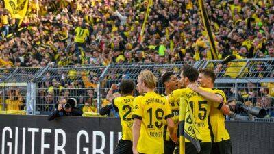Bundesliga: Borussia Dortmund Go Top As Bayern Munich Stunned Away At Augsburg
