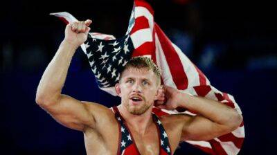 John Smith - Kyle Dake wins fourth straight wrestling world title, U.S. breaks gold medals record - nbcsports.com - Russia - Ukraine - Usa - Belarus -  Tokyo - Iran -  Belgrade - Albania
