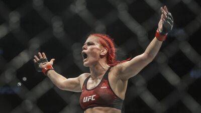 Canada's Robertson rallies for second-round UFC submission