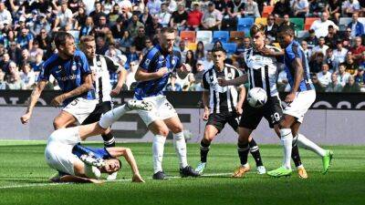 In-form Udinese beat Inter to move top