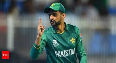 Mohammad Hafeez slams selectors for leaving Shoaib Malik out of Pakistan's T20 World Cup squad