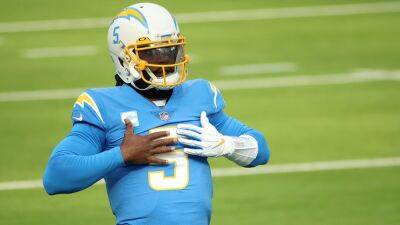 Andy Lyons - Justin Herbert - Katelyn Mulcahy - Tyrod Taylor sues Chargers doctor over punctured lung injury in 2020: report - foxnews.com - New York - Los Angeles -  Los Angeles - state California - state Ohio