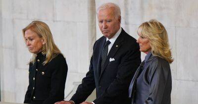 Joe Biden - prince Harry - Liz Truss - Joe Biden pays respects to Queen as he visits coffin with other world leaders - manchestereveningnews.co.uk - Britain - Usa - New York - county Hall
